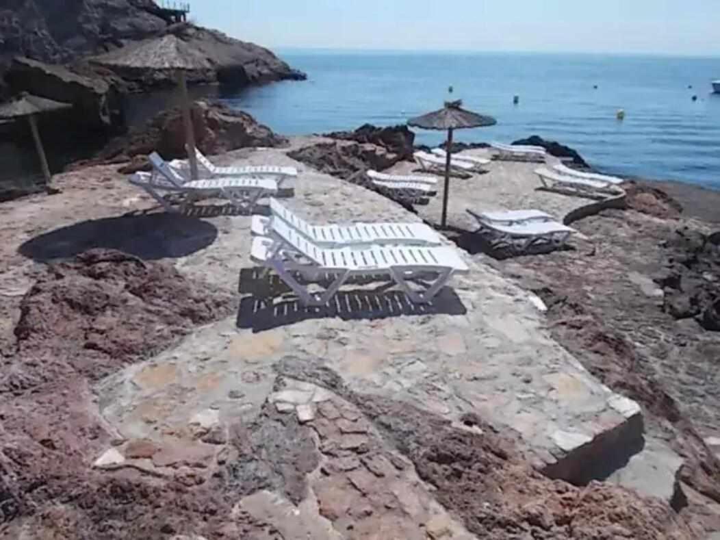 Capsasalbegur74 Terraza Sobre Mar Piscina Del Mar Apartment Bagian luar foto